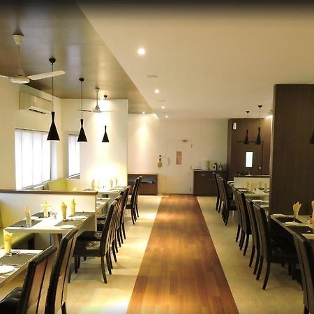 تيروبور Gayathri Hotels المظهر الخارجي الصورة
