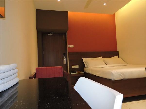 تيروبور Gayathri Hotels المظهر الخارجي الصورة