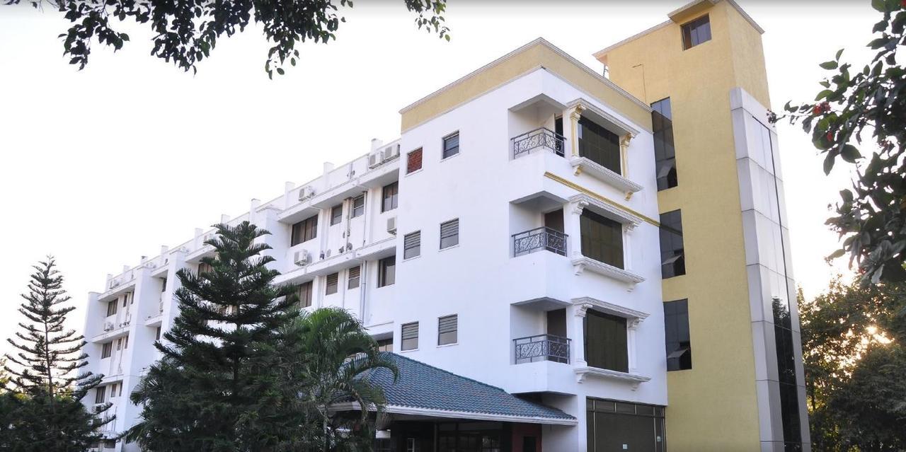 تيروبور Gayathri Hotels المظهر الخارجي الصورة