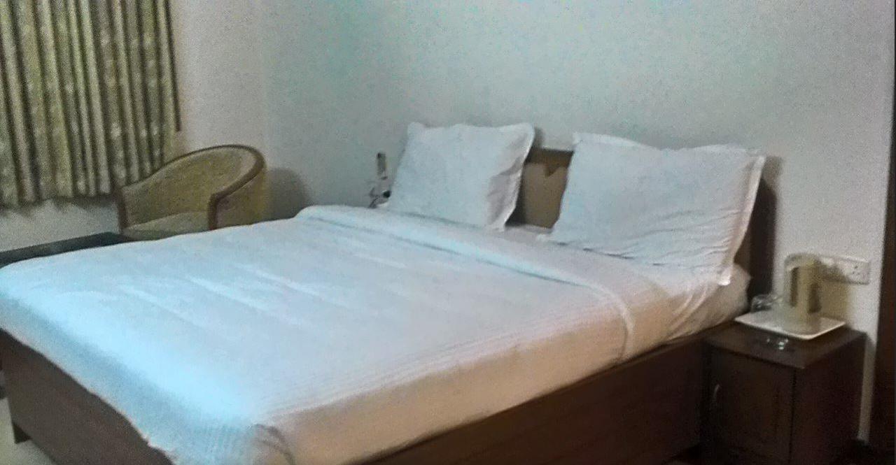 تيروبور Gayathri Hotels المظهر الخارجي الصورة